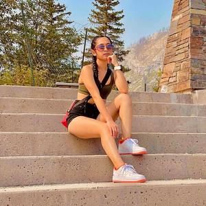 Meet your Posher, Angelique